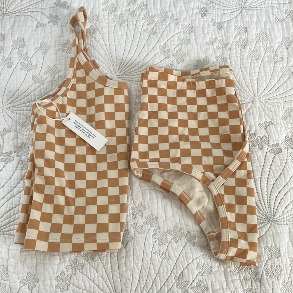 NWT and NWOT ARQ size Medium set